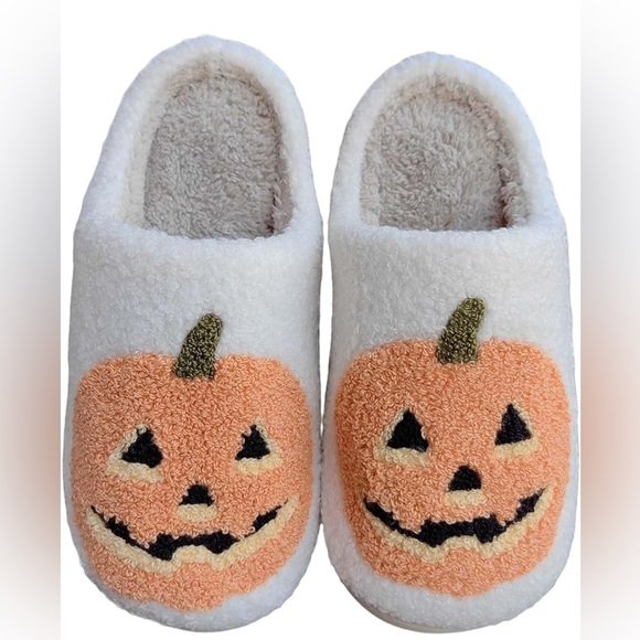 Cozy Feet Shoes - NWT Women’s Warm and Cozy Orange and White Pumpkin Slippers Size 10.5-11